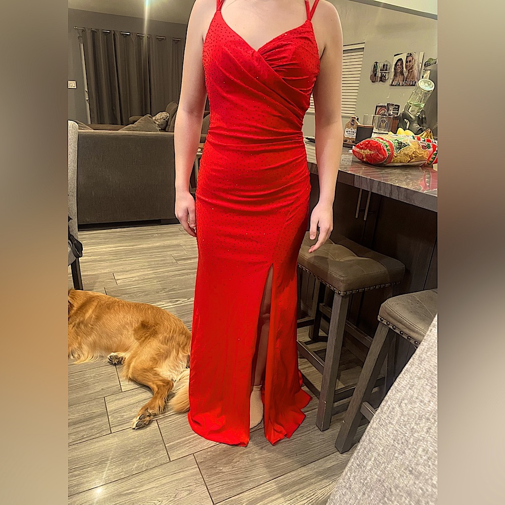 Beautiful prom dress, did not fit me, loved it so much !!! Never been worn